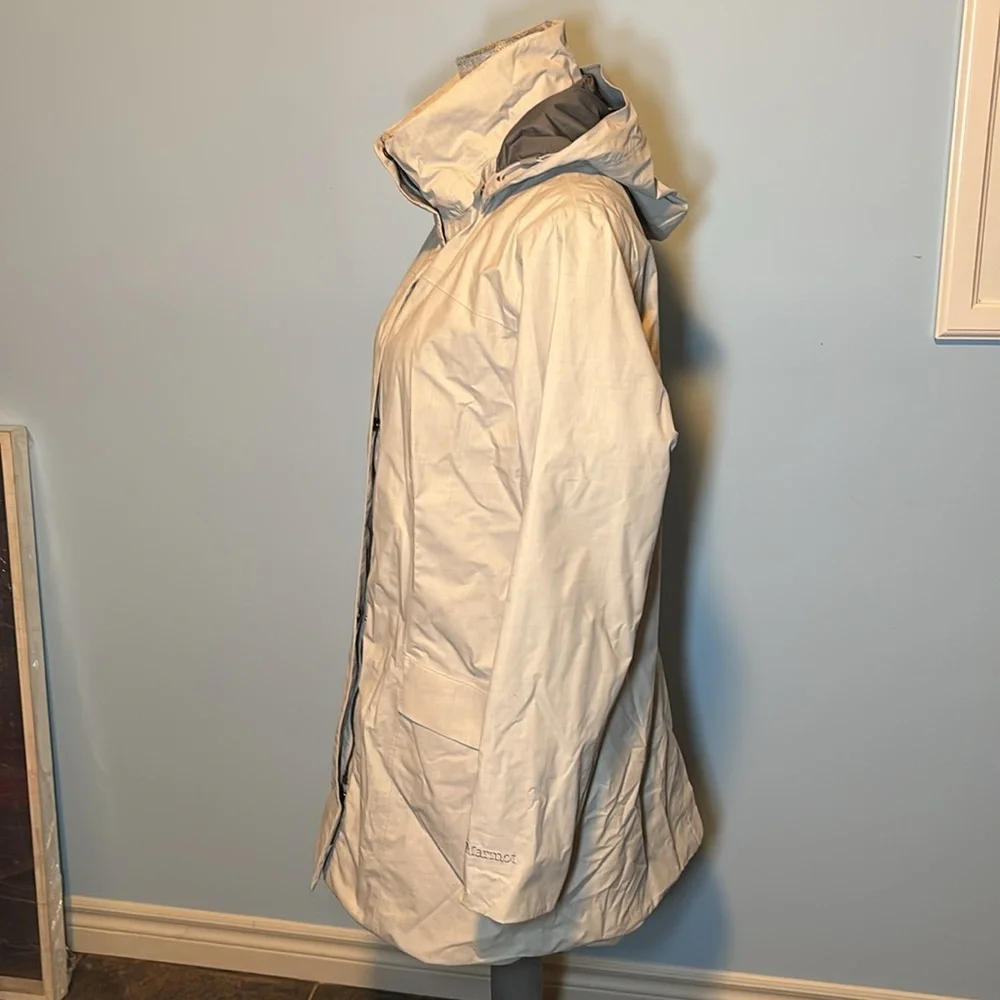 Women’s Marmot rain jacket, size large. - Picture 2 of 7